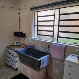 Casa com 292m², 7 dormitórios, 5 vagas, no bairro Jardim América em Caxias do Sul para Comprar