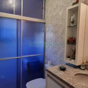 Casa com 292m², 7 dormitórios, 5 vagas, no bairro Jardim América em Caxias do Sul para Comprar