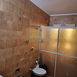 Casa com 292m², 7 dormitórios, 5 vagas, no bairro Jardim América em Caxias do Sul para Comprar