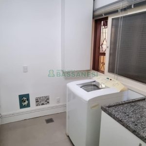 Casa com 292m², 7 dormitórios, 5 vagas, no bairro Jardim América em Caxias do Sul para Comprar
