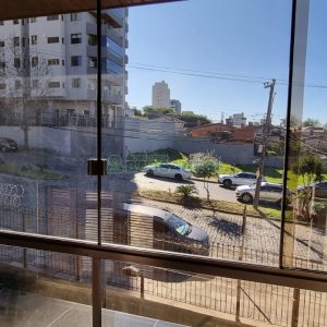 Casa com 292m², 7 dormitórios, 5 vagas, no bairro Jardim América em Caxias do Sul para Comprar