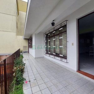 Casa com 125m², 3 dormitórios, 2 vagas, no bairro Presidente Vargas em Caxias do Sul para Comprar