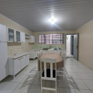Casa com 125m², 3 dormitórios, 2 vagas, no bairro Presidente Vargas em Caxias do Sul para Comprar