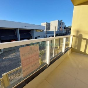 Sobrado com 130m², 3 dormitórios, 2 vagas, no bairro São Luiz em Caxias do Sul para Comprar