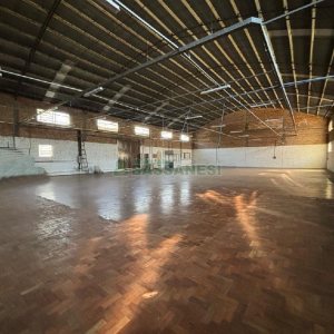 Pavilhão com 800m², no bairro Cruzeiro em Caxias do Sul para Alugar