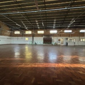 Pavilhão com 800m², no bairro Cruzeiro em Caxias do Sul para Alugar