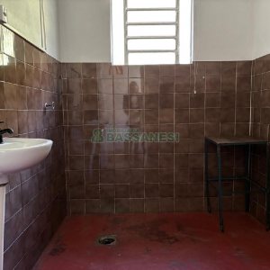 Pavilhão com 800m², no bairro Cruzeiro em Caxias do Sul para Alugar