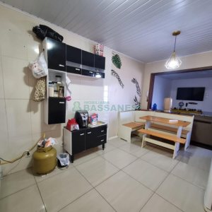 Sobrado com 90m², 2 dormitórios, 1 vaga, no bairro São Caetano em Caxias do Sul para Alugar