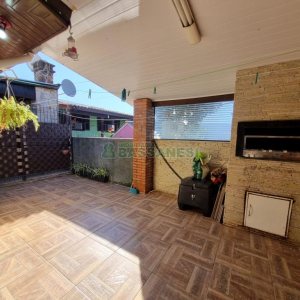 Sobrado com 90m², 2 dormitórios, 1 vaga, no bairro São Caetano em Caxias do Sul para Alugar