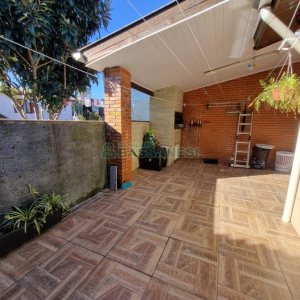 Sobrado com 90m², 2 dormitórios, 1 vaga, no bairro São Caetano em Caxias do Sul para Alugar