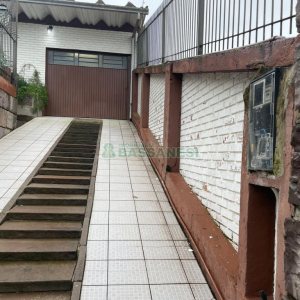 Casa com 300m², 3 dormitórios, 2 vagas, no bairro Petrópolis em Caxias do Sul para Comprar