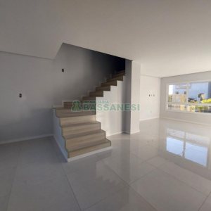 Sobrado com 130m², 3 dormitórios, 2 vagas, no bairro São Luiz em Caxias do Sul para Comprar