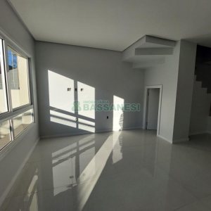 Sobrado com 130m², 3 dormitórios, 2 vagas, no bairro São Luiz em Caxias do Sul para Comprar