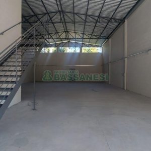 Pavilhão com 330m², no bairro Jardim das Hortências em Caxias do Sul para Alugar