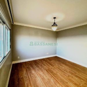 Apartamento com 107m², 3 dormitórios, 2 vagas, no bairro Universitário em Caxias do Sul para Alugar