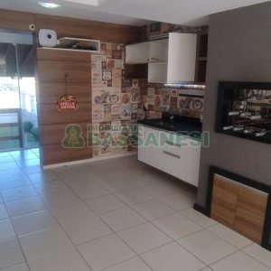 Sobrado com 132m², 2 dormitórios, 2 vagas, no bairro Vinhedos em Caxias do Sul para Comprar