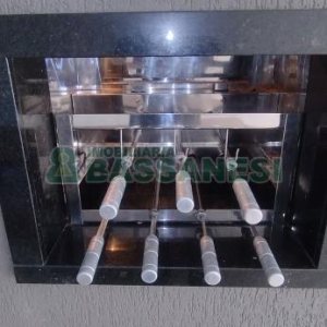 Sobrado com 132m², 2 dormitórios, 2 vagas, no bairro Vinhedos em Caxias do Sul para Comprar