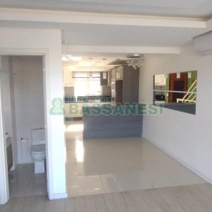 Sobrado com 132m², 2 dormitórios, 2 vagas, no bairro Vinhedos em Caxias do Sul para Comprar