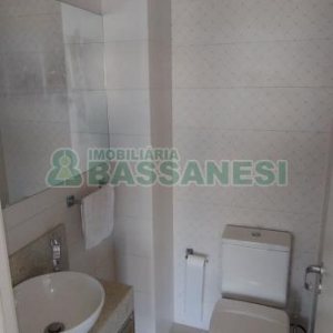 Sobrado com 132m², 2 dormitórios, 2 vagas, no bairro Vinhedos em Caxias do Sul para Comprar