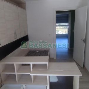 Sobrado com 132m², 2 dormitórios, 2 vagas, no bairro Vinhedos em Caxias do Sul para Comprar