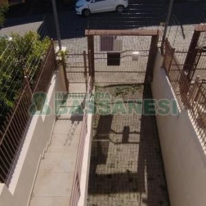 Sobrado com 132m², 2 dormitórios, 2 vagas, no bairro Vinhedos em Caxias do Sul para Comprar