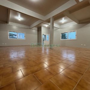 Casa com 120m², 10 vagas, no bairro Santa Lúcia em Caxias do Sul para Alugar