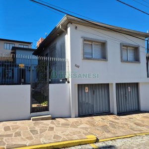 Casa com 108m², 2 dormitórios, 2 vagas, no bairro Panazzolo em Caxias do Sul para Comprar