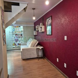 Casa com 108m², 2 dormitórios, 2 vagas, no bairro Panazzolo em Caxias do Sul para Comprar