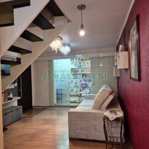 Casa com 108m², 2 dormitórios, 2 vagas, no bairro Panazzolo em Caxias do Sul para Comprar