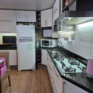 Casa com 108m², 2 dormitórios, 2 vagas, no bairro Panazzolo em Caxias do Sul para Comprar