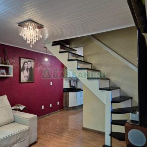 Casa com 108m², 2 dormitórios, 2 vagas, no bairro Panazzolo em Caxias do Sul para Comprar