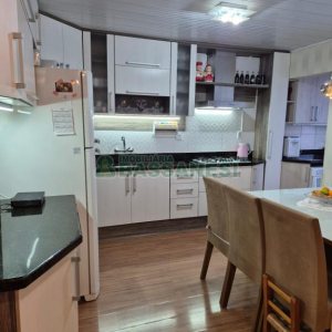 Casa com 108m², 2 dormitórios, 2 vagas, no bairro Panazzolo em Caxias do Sul para Comprar