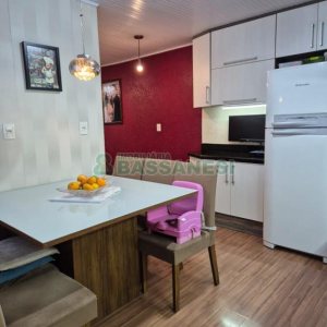 Casa com 108m², 2 dormitórios, 2 vagas, no bairro Panazzolo em Caxias do Sul para Comprar