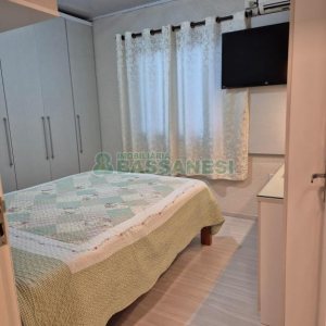 Casa com 108m², 2 dormitórios, 2 vagas, no bairro Panazzolo em Caxias do Sul para Comprar