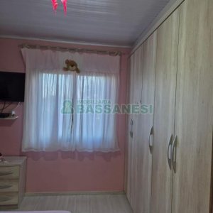 Casa com 108m², 2 dormitórios, 2 vagas, no bairro Panazzolo em Caxias do Sul para Comprar