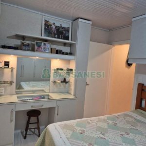 Casa com 108m², 2 dormitórios, 2 vagas, no bairro Panazzolo em Caxias do Sul para Comprar