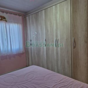 Casa com 108m², 2 dormitórios, 2 vagas, no bairro Panazzolo em Caxias do Sul para Comprar