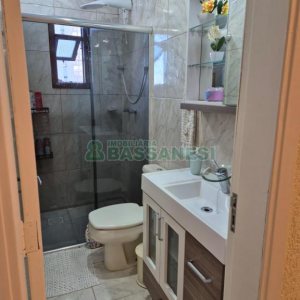 Casa com 108m², 2 dormitórios, 2 vagas, no bairro Panazzolo em Caxias do Sul para Comprar