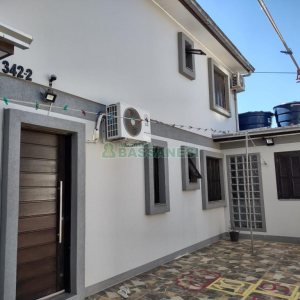 Casa com 108m², 2 dormitórios, 2 vagas, no bairro Panazzolo em Caxias do Sul para Comprar
