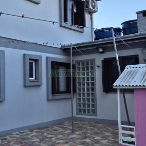Casa com 108m², 2 dormitórios, 2 vagas, no bairro Panazzolo em Caxias do Sul para Comprar