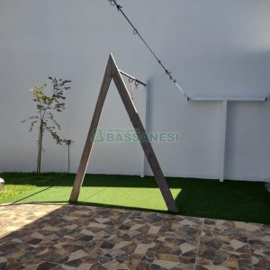 Casa com 108m², 2 dormitórios, 2 vagas, no bairro Panazzolo em Caxias do Sul para Comprar