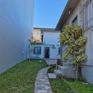 Casa com 108m², 2 dormitórios, 2 vagas, no bairro Panazzolo em Caxias do Sul para Comprar