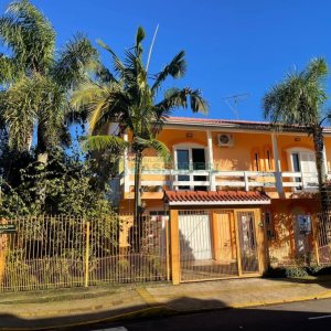 Casa com 384m², 7 dormitórios, 2 vagas, no bairro São Caetano em Caxias do Sul para Comprar