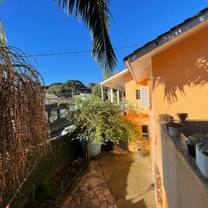 Casa com 384m², 7 dormitórios, 2 vagas, no bairro São Caetano em Caxias do Sul para Comprar