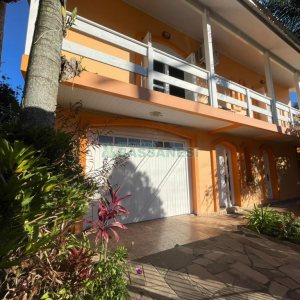 Casa com 384m², 7 dormitórios, 2 vagas, no bairro São Caetano em Caxias do Sul para Comprar