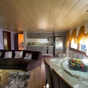 Casa com 384m², 7 dormitórios, 2 vagas, no bairro São Caetano em Caxias do Sul para Comprar