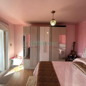 Casa com 384m², 7 dormitórios, 2 vagas, no bairro São Caetano em Caxias do Sul para Comprar