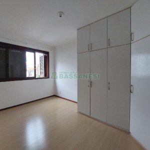 Apartamento com 110m², 3 dormitórios, 2 vagas, no bairro Pio X em Caxias do Sul para Alugar