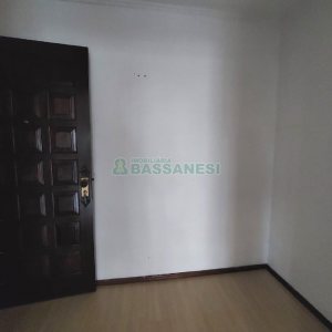 Apartamento com 110m², 3 dormitórios, 2 vagas, no bairro Pio X em Caxias do Sul para Alugar