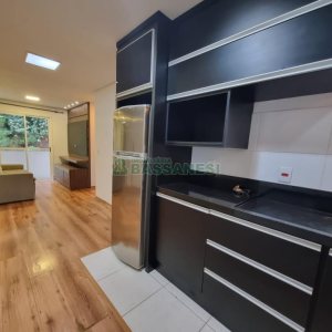 Apto Mobiliado com 55m², 2 dormitórios, 1 vaga, no bairro Cinqüentenário em Caxias do Sul para Alugar